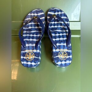 Tory Burch Navy and White Tie-Dye Flip Flops Size 6